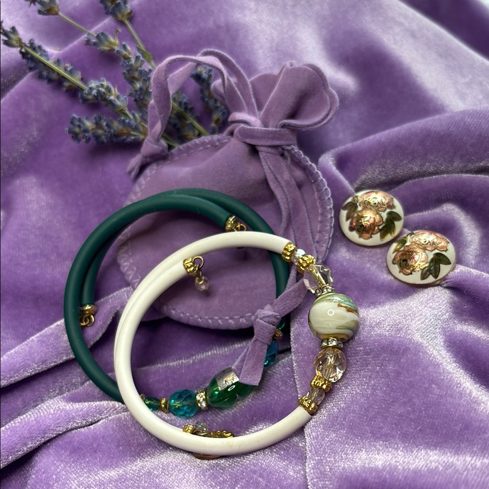 2 Murano Glass Green & White Bracelets & matching vintage clip on earrings. #EA6